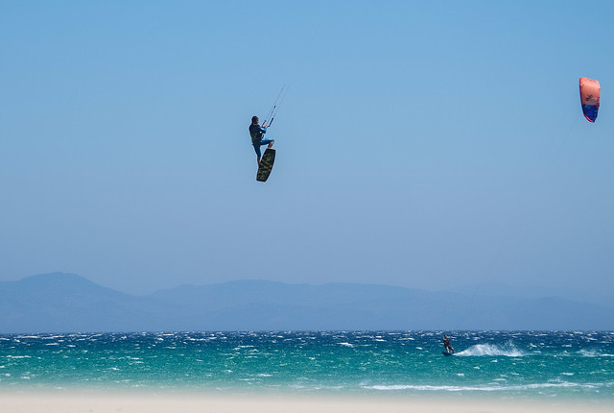 aprender a saltar en kitesurf